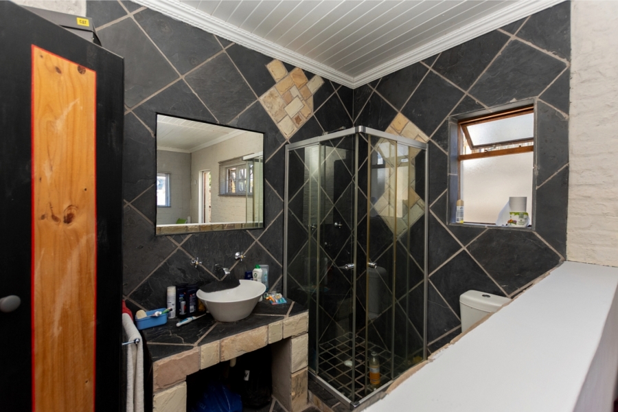 5 Bedroom Property for Sale in Middedorp Western Cape